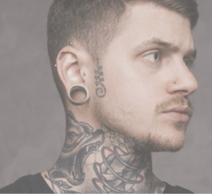 oreja tatuador